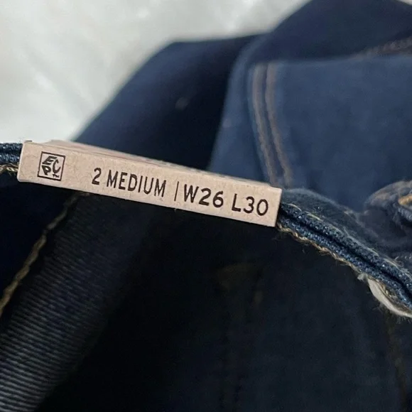 🆕Levi's 711 Skinny Mid Rise Women's Jeans Dark Wash Blue Size 2 Medium 26x30 - Picture 5 of 9